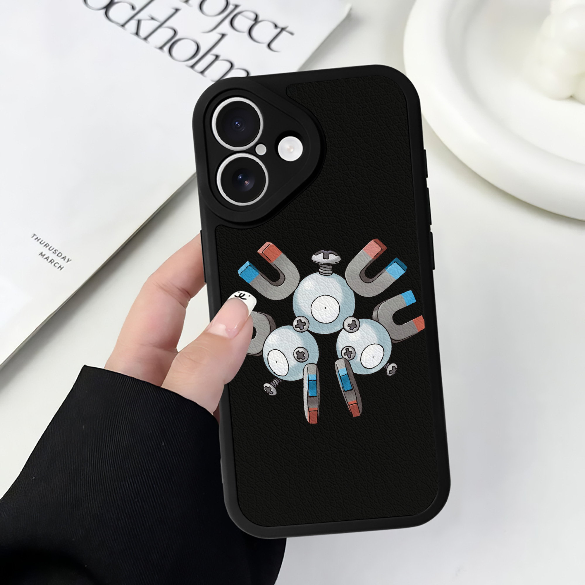 （画像用） ポケットモンスター Pokémon 【iPhone 16シリーズ対応】シリコンスマホケース（レザー調） 材質：シリコン